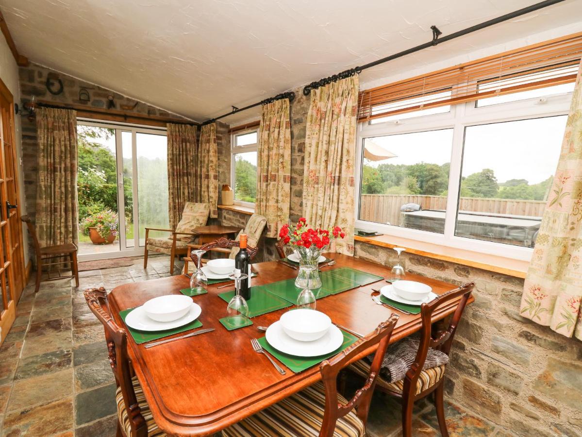 Holly Farm Cottage Newbridge on Wye Bagian luar foto