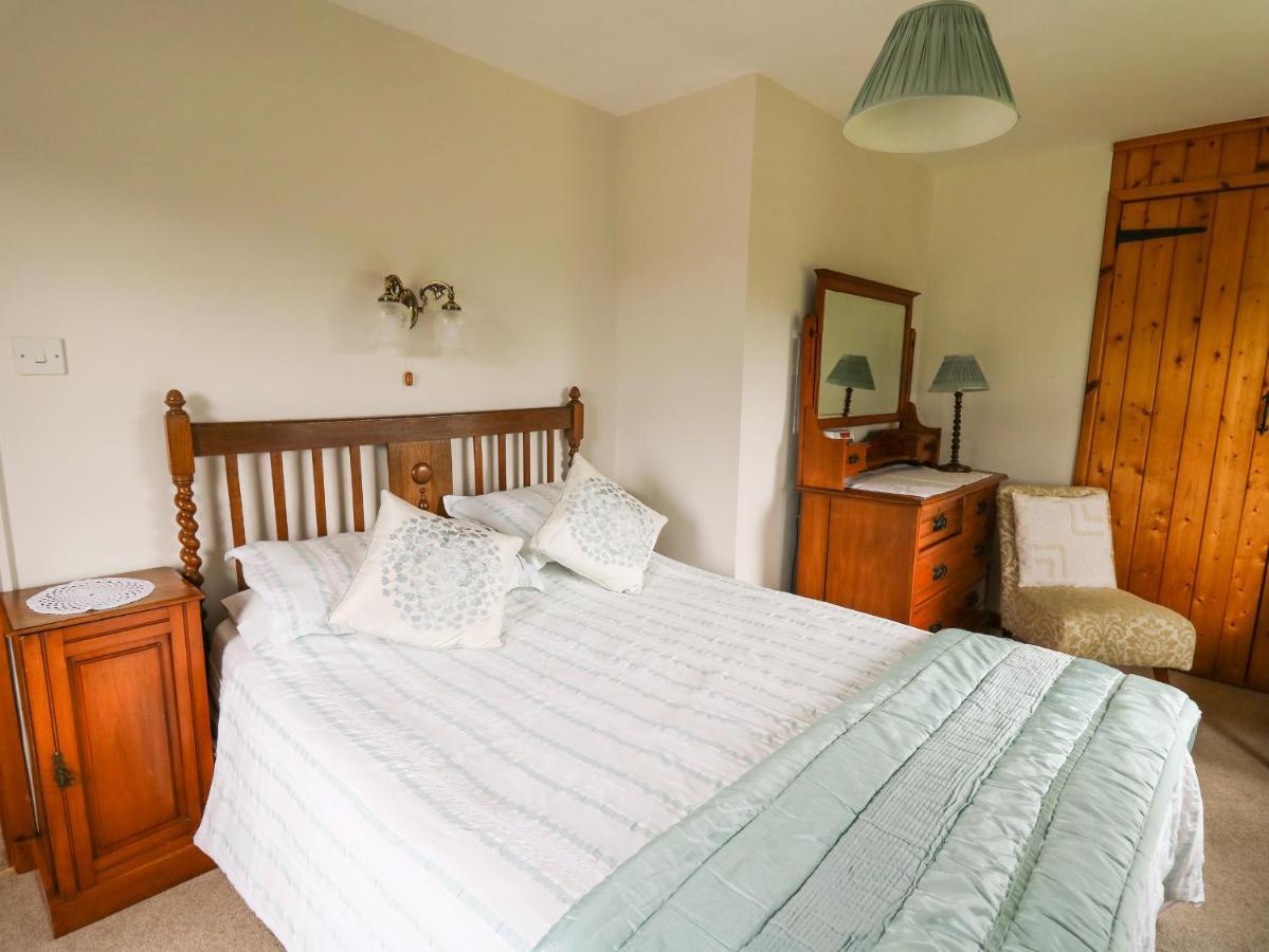 Holly Farm Cottage Newbridge on Wye Bagian luar foto