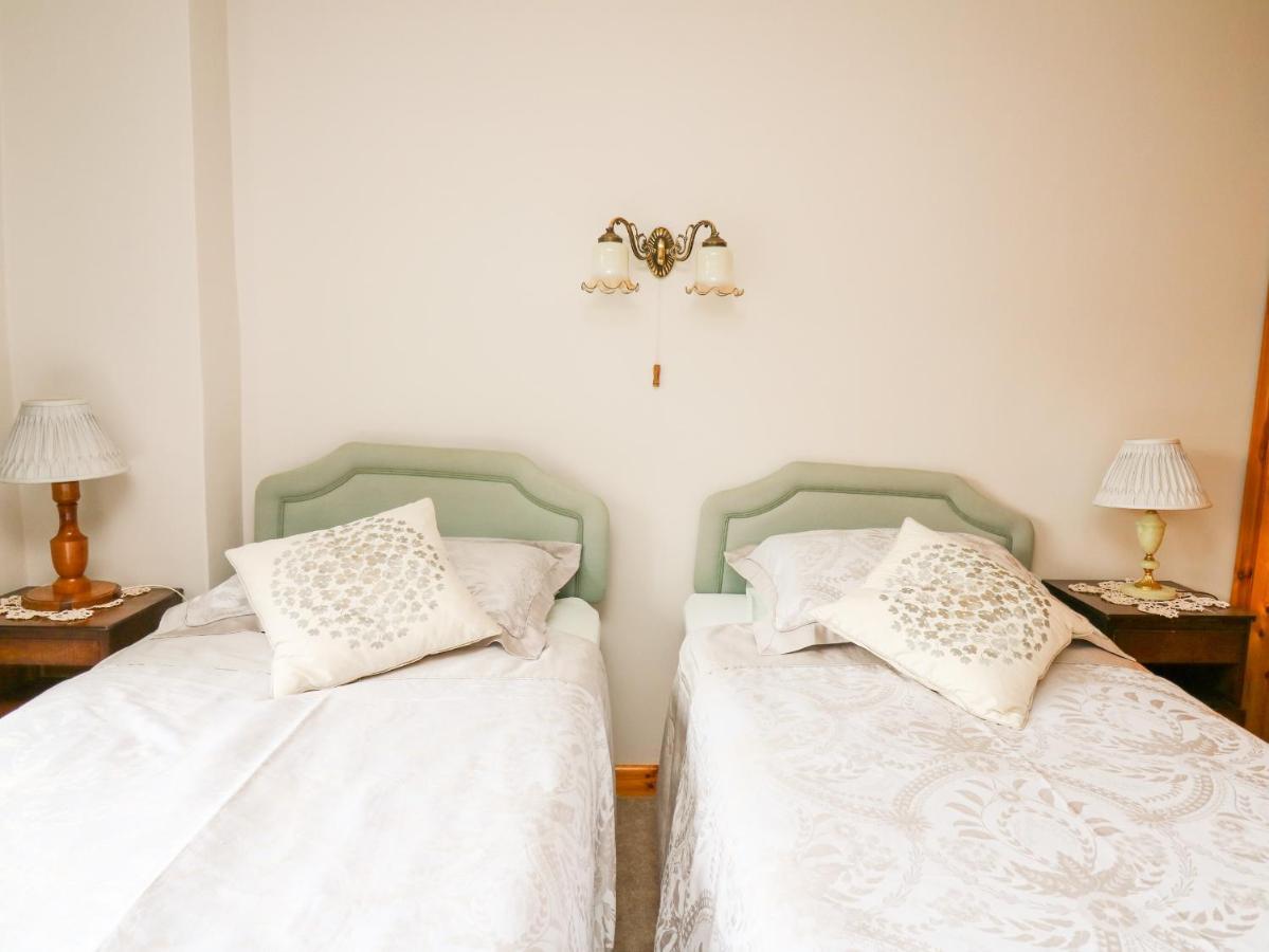 Holly Farm Cottage Newbridge on Wye Bagian luar foto